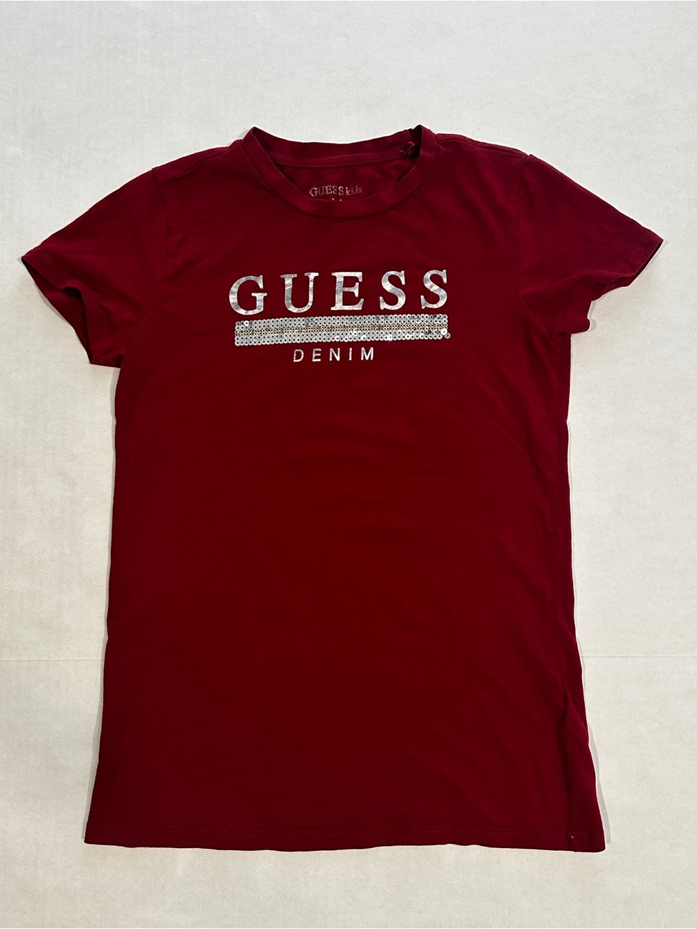 GUESS Kids Burgundy Short Sleeve Logo Tee with Silver Sequin Accent. Size 14.